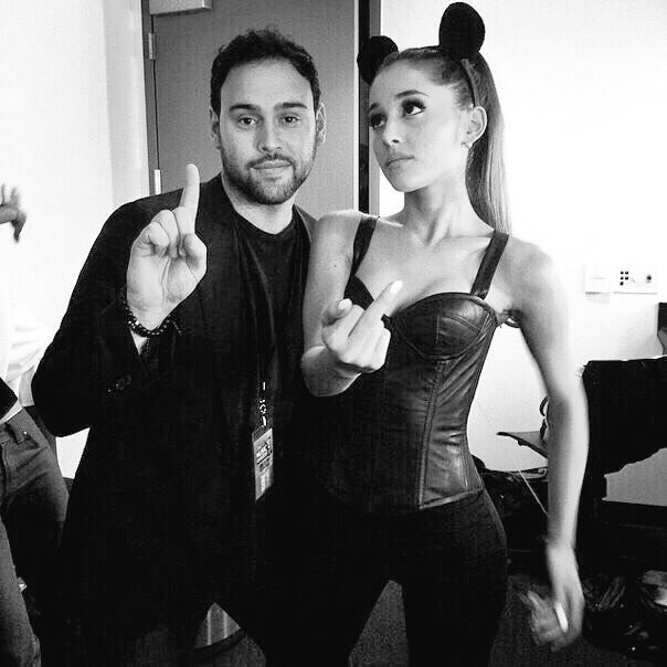 E hoje é aniversário dele      Happy birthday, Scooter Braun!   