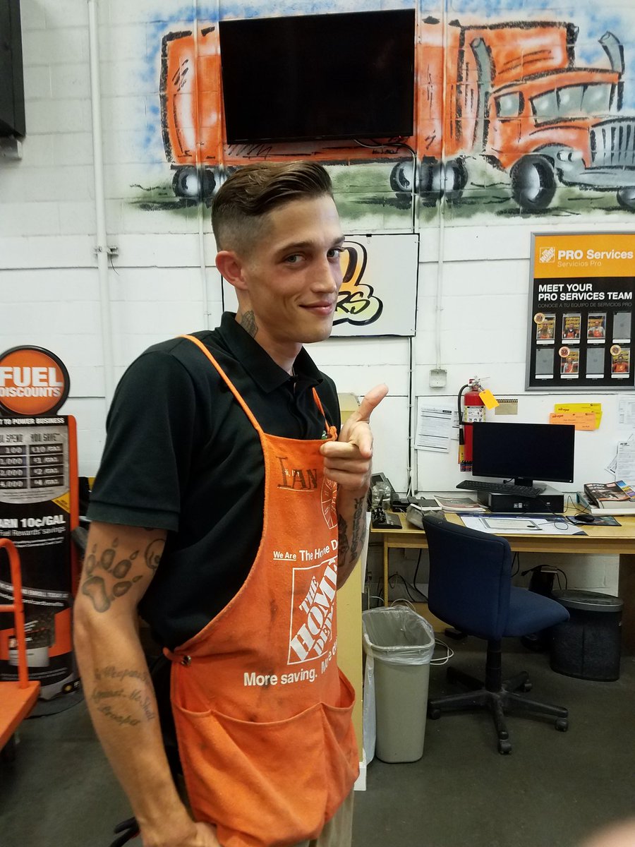 2567 #MA2017JUNE18 
Working on Father's Day with a smile😀
<a href="/Hall__Jon_Hall/">Jon Hall</a>  <a href="/TonyMazzola1/">Tony Mazzola</a> @bladendesign <a href="/JohnRolison/">John Rolison</a> <a href="/TammySaunders24/">Tammy Saunders</a>