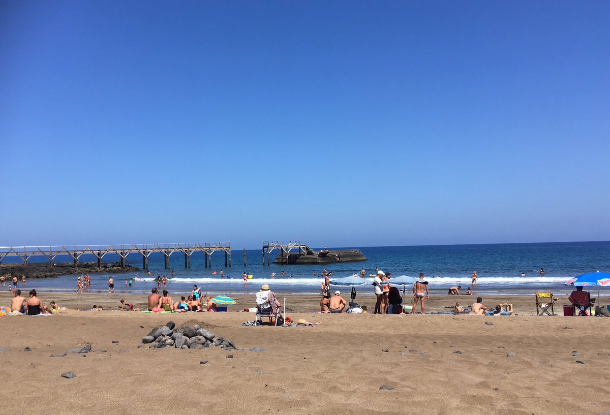 GrahamMuz's tweet photo. Beeches day today #Lanzarote two different ones #niceandhot https://t.co/XMmZ9WIuaE