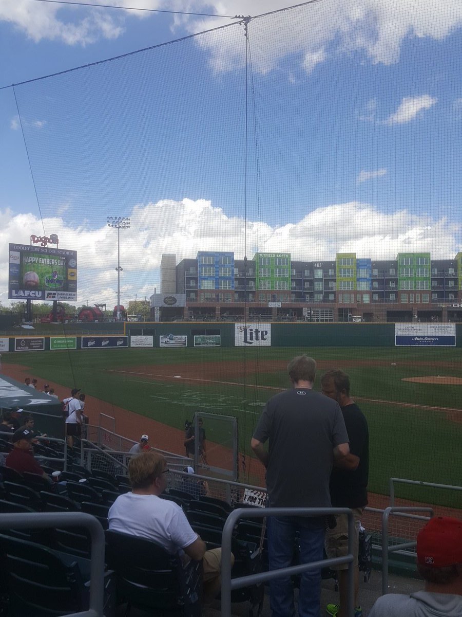 TFAIRx1924's tweet photo. Go NUTS!! #MILBBASEBALL #lugnuts https://t.co/DQaqwWo94C