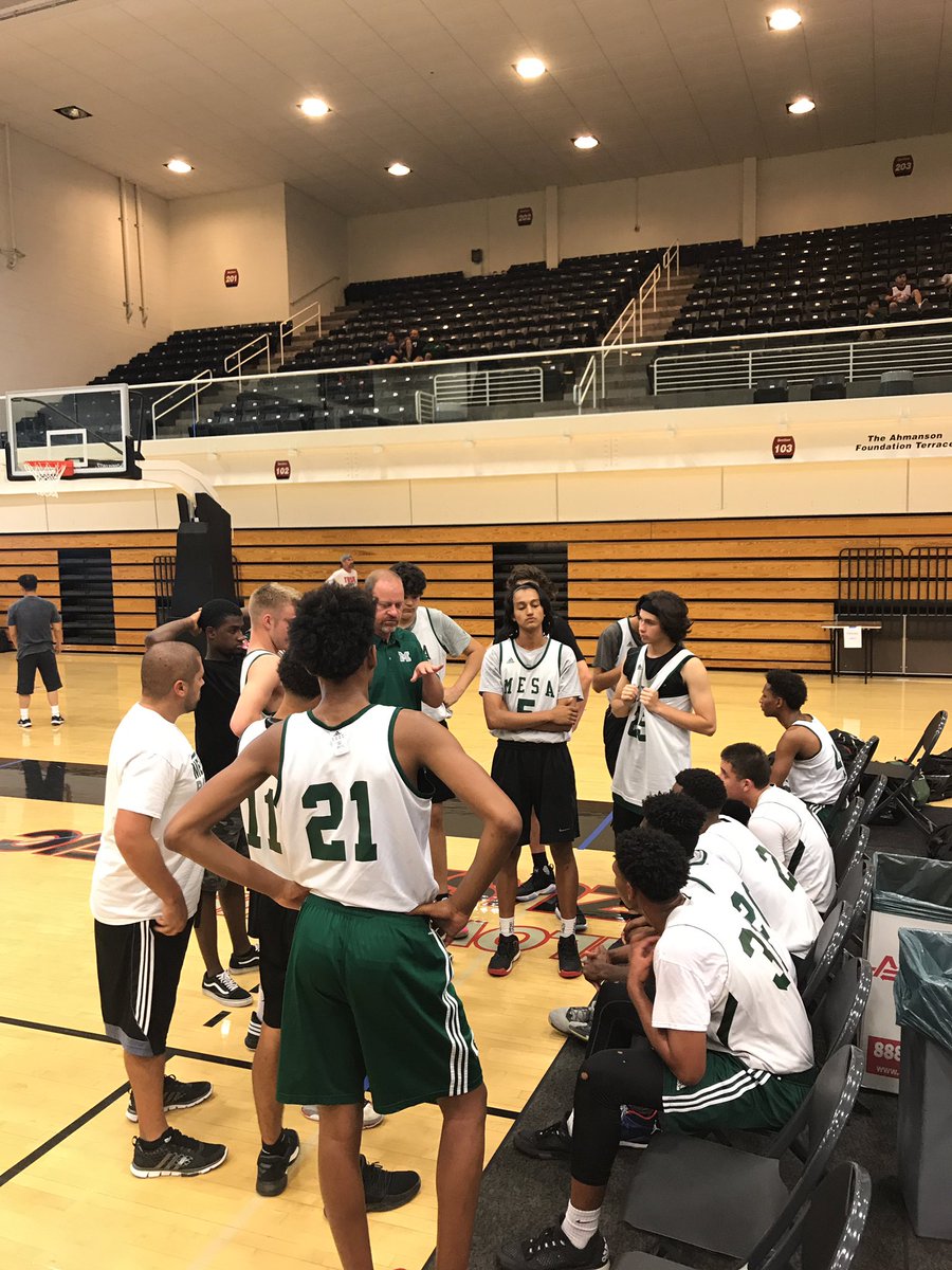 TwiniTinc's tweet photo. High school summer league. Last game. Up by 9 at the half. Time for the dub! #4-0 https://t.co/YE4kEv3abc