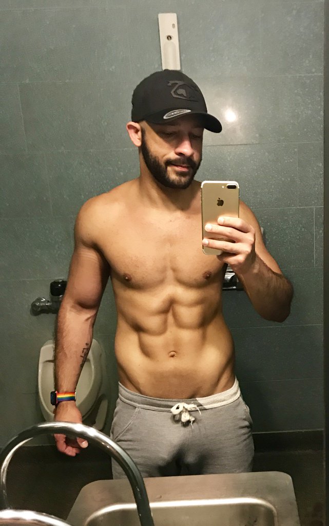 DCo1uPAUAAAwX1X.jpg:large