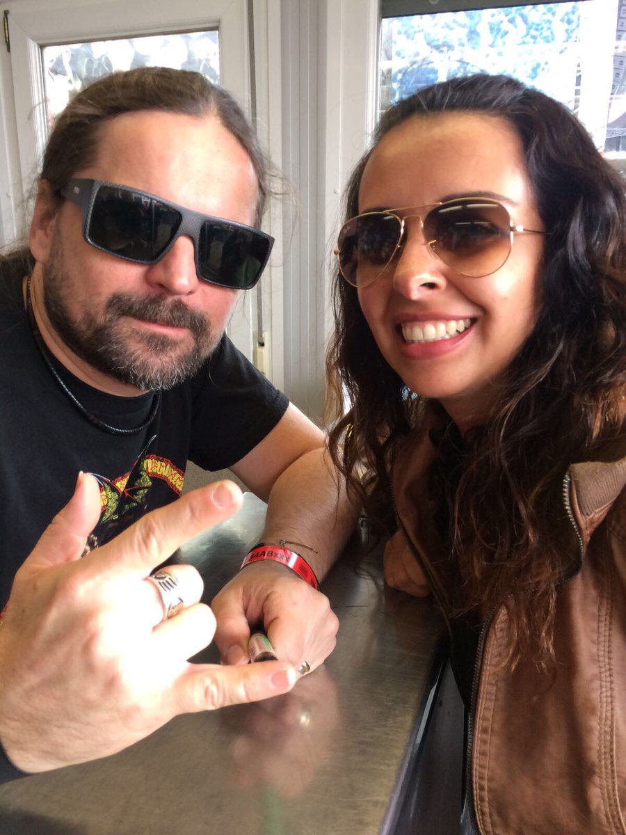 Sra_Fifi's tweet photo. A los 12 años, conocí el metal gracias a @sepulturacombr
Ayer tuve suerte de agradecerle en Graspop a @andreaskisser por su música
Obrigada! https://t.co/WP2UvCkUkg
