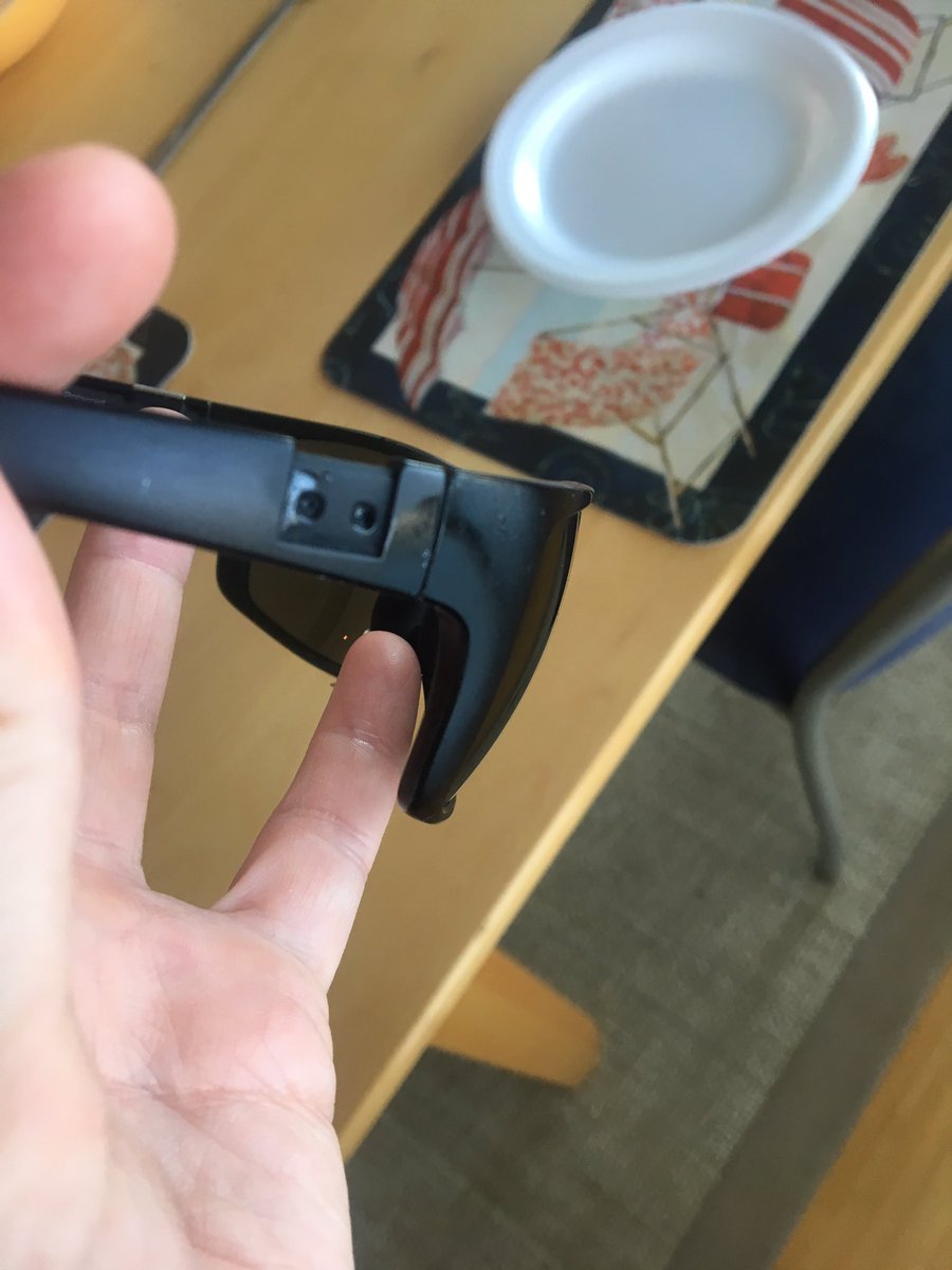 ChelseaLaffert3's tweet photo. @PolaroidSun my guys new Suncloud logo came off :( https://t.co/dmDV4H2Y97
