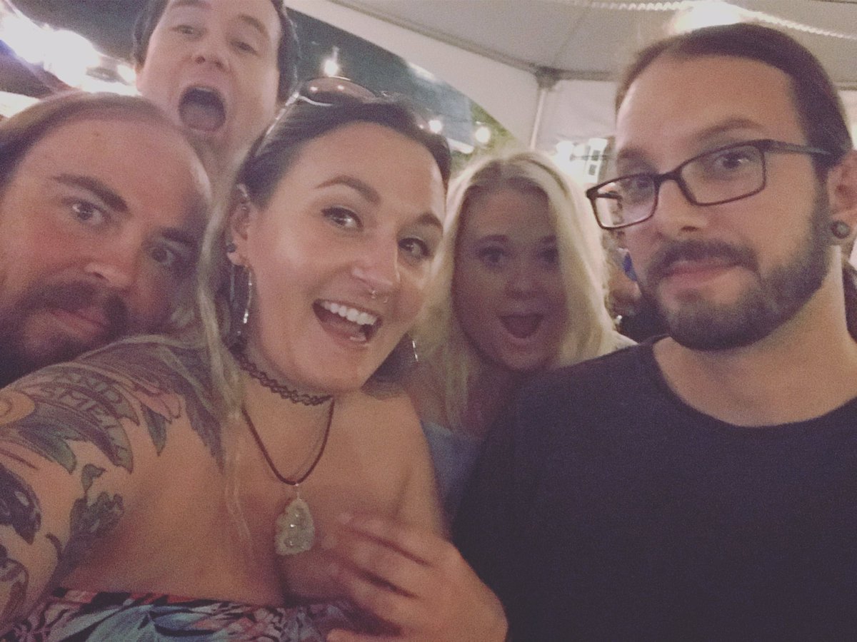 lunasm000ke's tweet photo. #lastnight #snobfest #BeerFestival 🍻🍻🍻 #theganggetstipsy #Wisconsin #Beersnobs https://t.co/MYjIiw9SGR