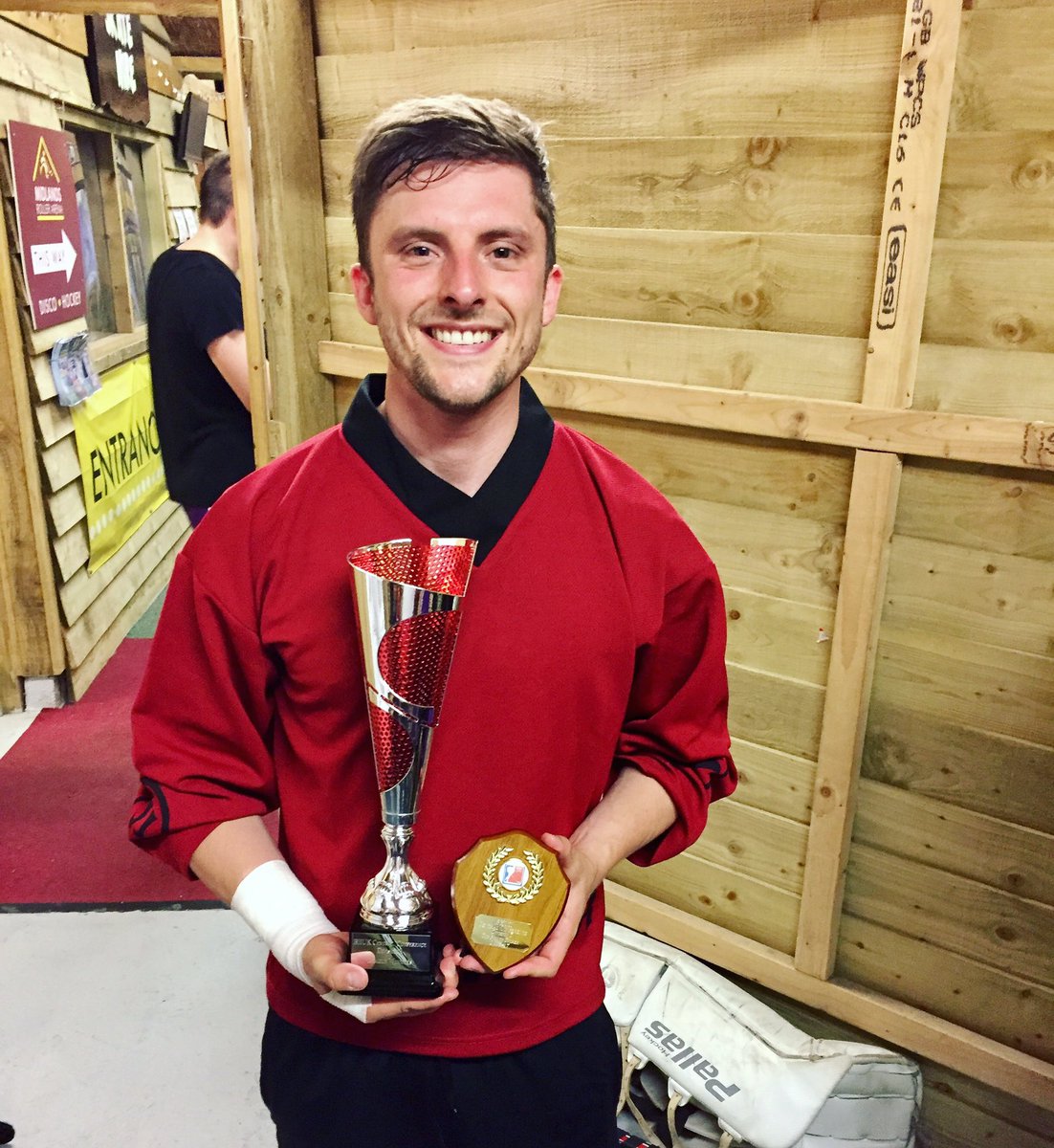 OwenBradley's tweet photo. It's been a pretty successful season with @S_N_Reapers - great to be playing hockey again. #ballhockey https://t.co/8pxEz6nwuQ