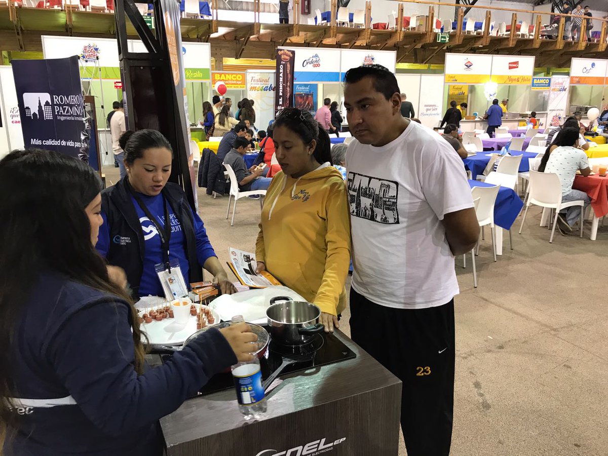 EcuadorEficient's tweet photo. Feliz Día #papaentodo conociendo los beneficios de #CocinasDeInducción en #mesabe2017 https://t.co/jIoRhx6TYA