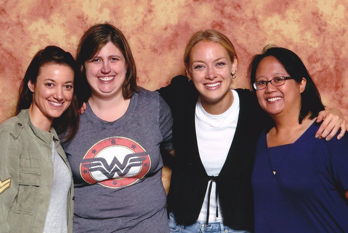 jaybear1701's tweet photo. My wife and I got to live a #CopDoc dream! Thank you to @AwesomeCon @ZoiePalmer @RachieSkarsten #LostGirl https://t.co/7JvAL4f06o