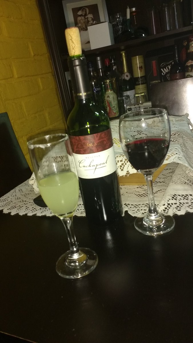 BettoOpazo's tweet photo. Que mejor #piscosouer , un #buenvino y una rica comida... Gracias. #FelizDiaDelPadre ... Amo a mí Familia https://t.co/K6u2yYDuid