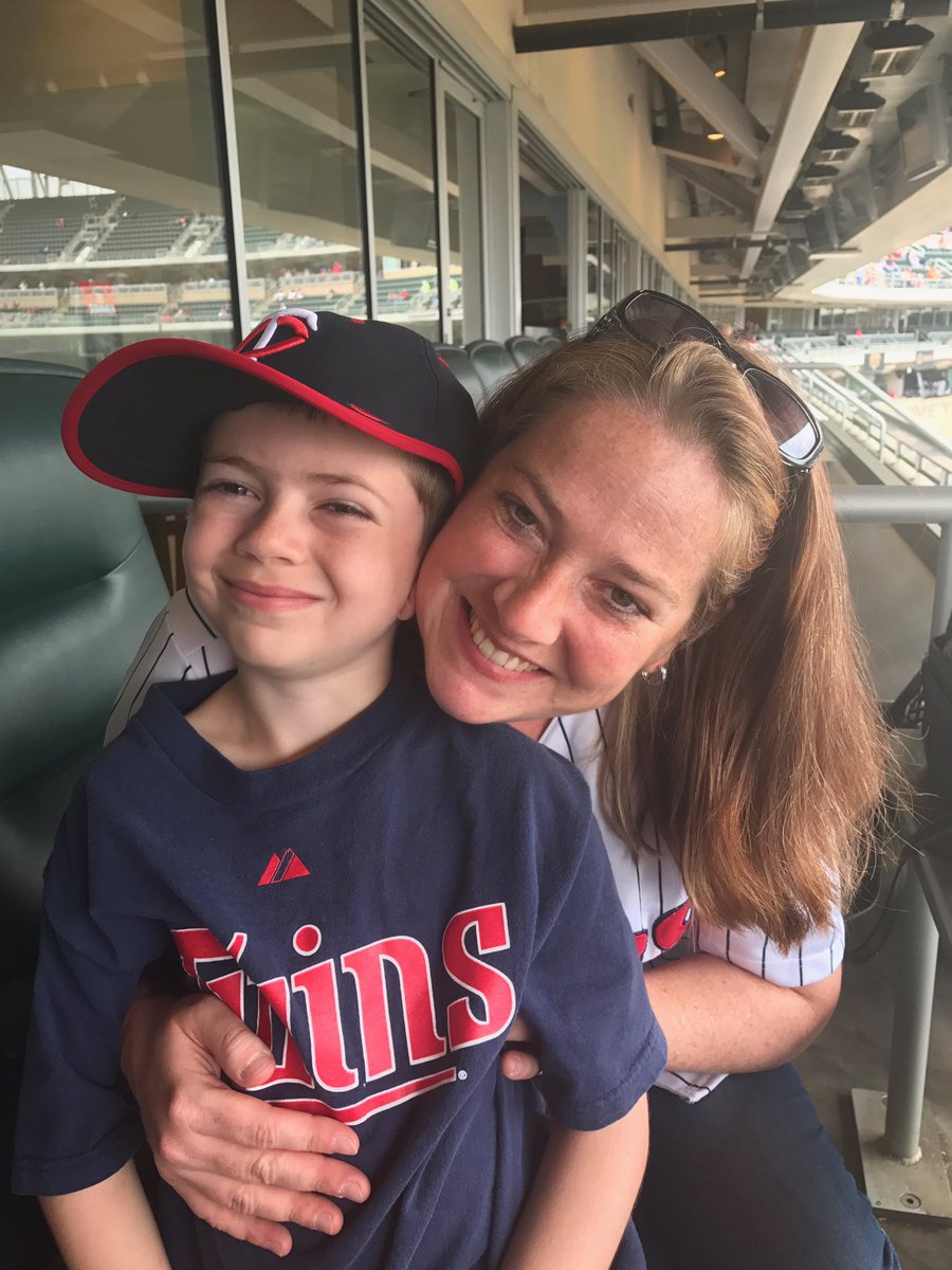 midnigh7's tweet photo. #Twinspic https://t.co/0QMibzYpo4
