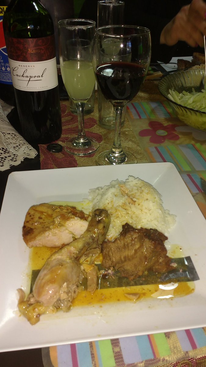 BettoOpazo's tweet photo. Que mejor #piscosouer , un #buenvino y una rica comida... Gracias. #FelizDiaDelPadre ... Amo a mí Familia https://t.co/K6u2yYDuid
