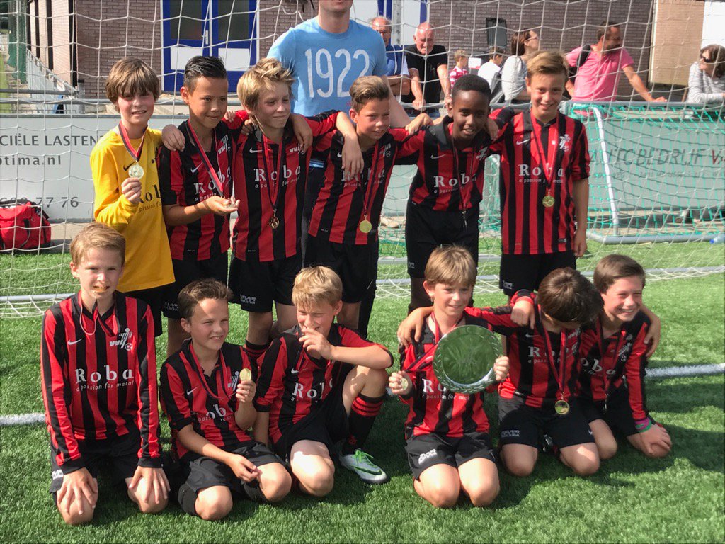 CAOvanNU's tweet photo. Thijmen's team VVIJ Onder 11-1, nu naar Onder 12-1, 
11 tegen 11 op een heel veld, time flies... https://t.co/DDn0CbSMNB