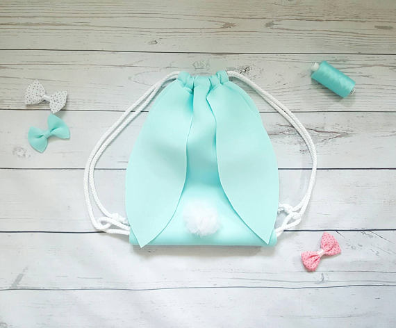 SewCraftyD's tweet photo. A must have for this summer ➡️https://t.co/lmz3Mj2SsY #etsy #CraftHour #HandmadeHour #bunny #bunnyears #drawstringbag #kids #giftforher https://t.co/6u44pF7rB0
