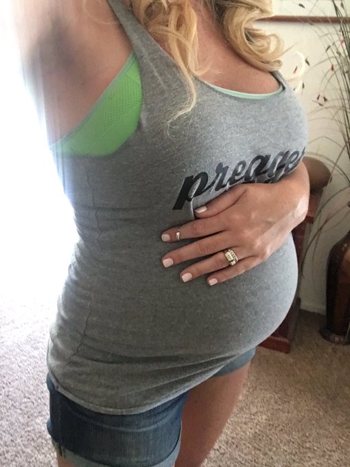 1 pic. Hope everyone is enjoying their day!!! #30weeks #cantwaitforaugust https://t.co/QgJNDkB6bb