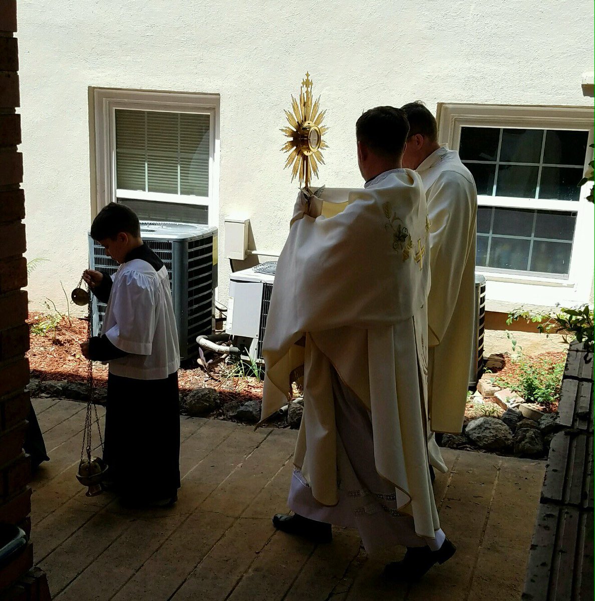 StThomasMoreUSC's tweet image. He walks among us!