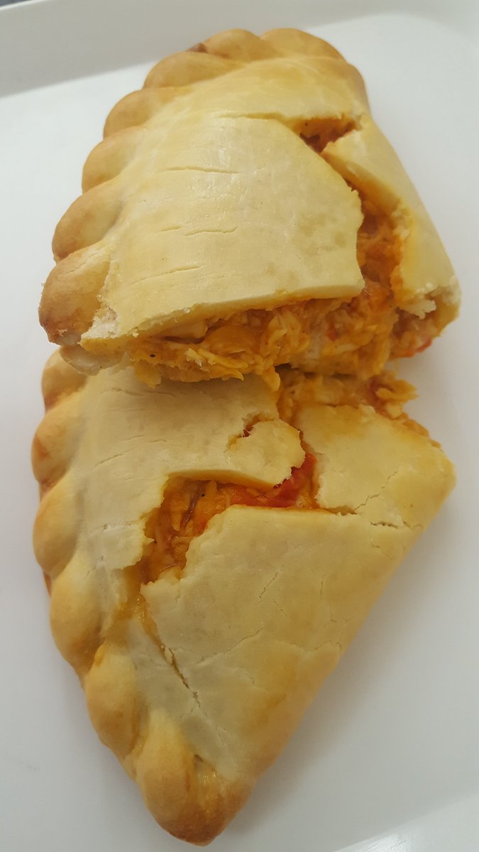 SweetNatalies's tweet photo. Gluten-free buffalo chicken turn overs. Light flakey crust, filled with buffalo chicken and blue cheese.  Created by Maggie's Daughter. https://t.co/KaaZ2N876h