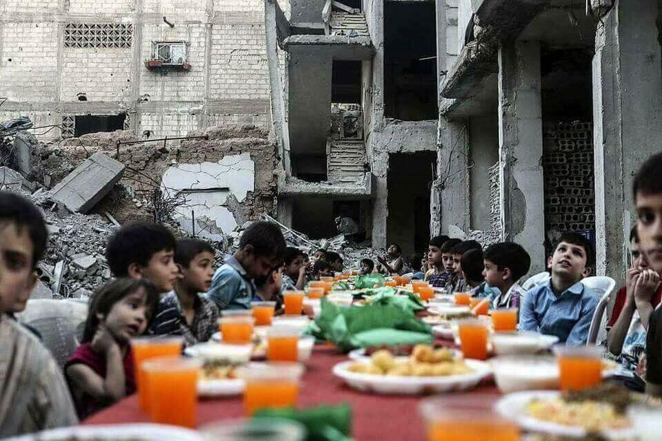 HadiAlabdallah's tweet photo. من بين الرّكام والدمار.. إفطار جماعي في مدينة #دوما بريف #دمشق

صحة وهنا 😊 https://t.co/cJHr1HjJjU