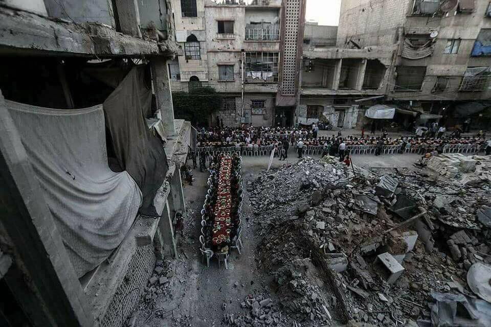 HadiAlabdallah's tweet photo. من بين الرّكام والدمار.. إفطار جماعي في مدينة #دوما بريف #دمشق

صحة وهنا 😊 https://t.co/cJHr1HjJjU