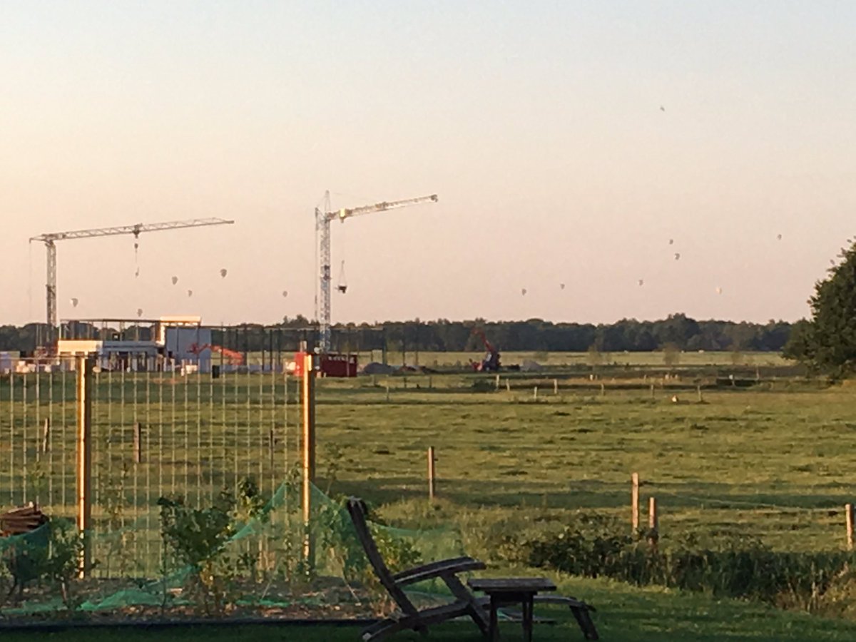 johankoops's tweet image. Ze komen onze kant op! TT balloonfestival #balloontt #dwingeloo