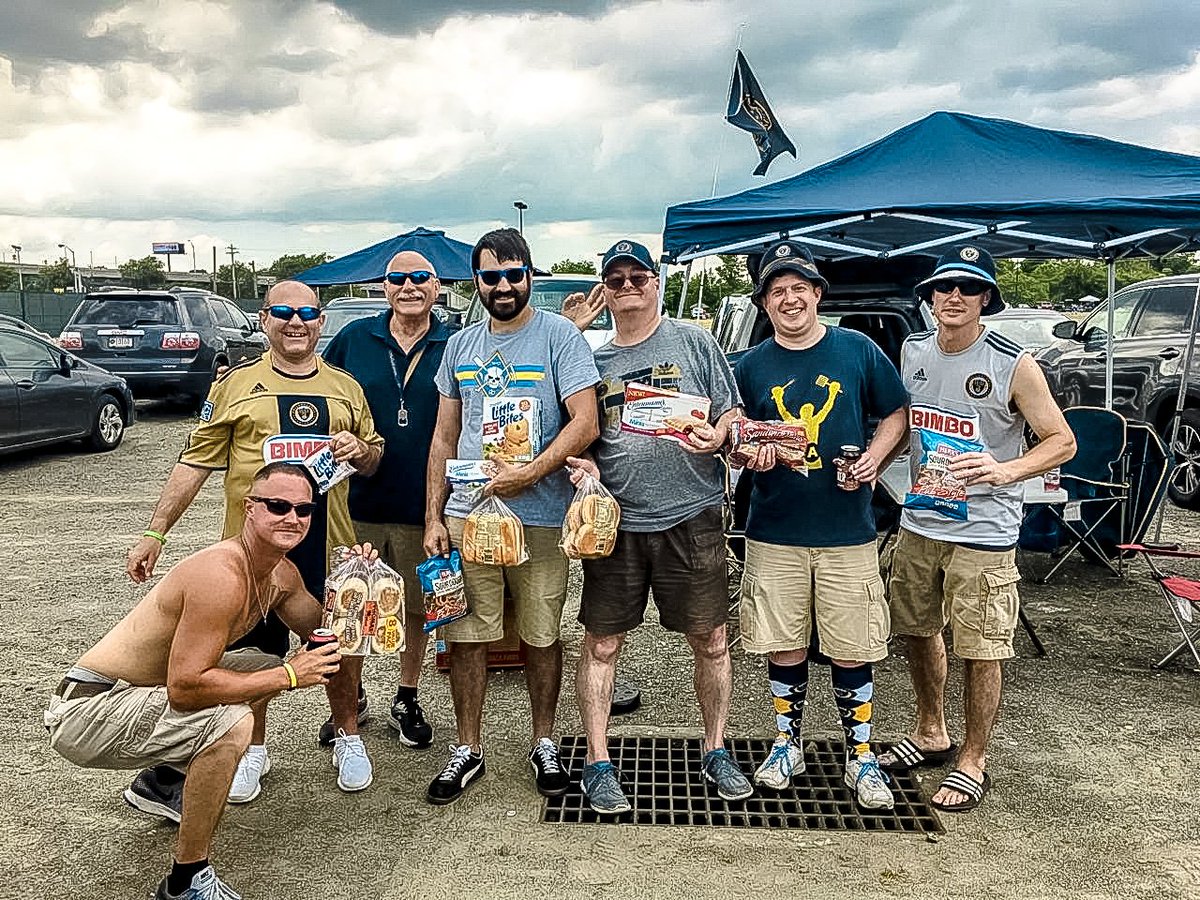 Shoutout to @acmemarkets and Bimbo Bakeries for bringing the tailgates today  #DOOP https://t.co/tJRP6GXetZ