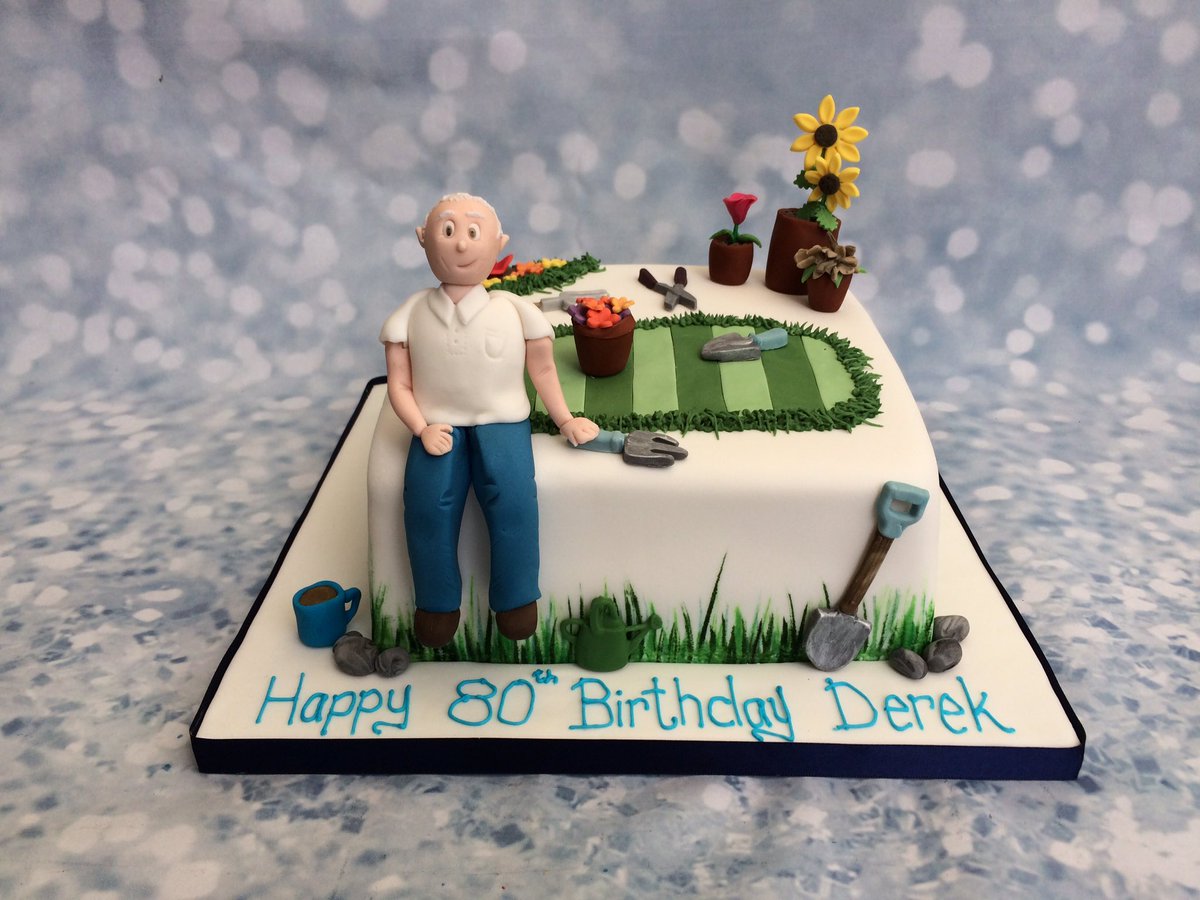 CakeCreations5's tweet photo. #gardeningcake #gardener #garden #cake  #greenfingers #novelty. https://t.co/CEgoivwTQu