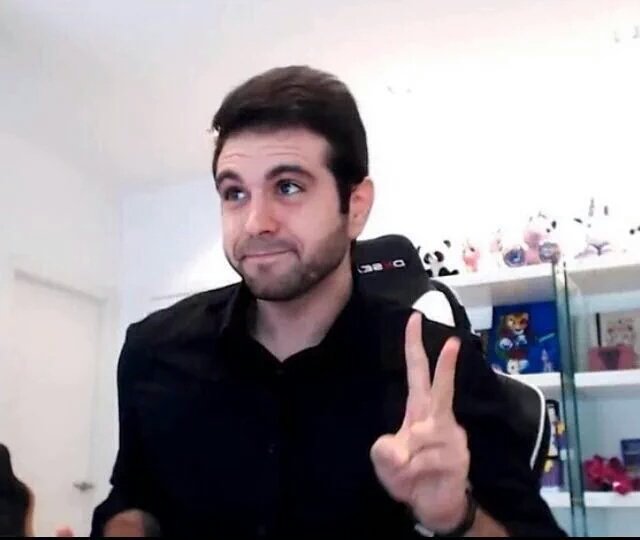 CamiRandom12's tweet photo. Si lo tuvieran al frente que le dirían a @vegetta777 ???? #QueremosCMFPeru #PeruNeedsCMF @ClubMediaFest https://t.co/XSzMIZ7POG