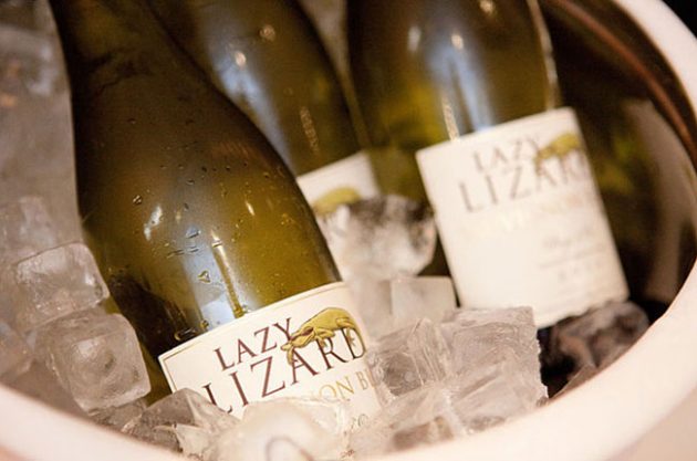 Noshbites's tweet photo. What temperature to serve ... - https://t.co/fCEfg05sVB #Champagne #Chardonnay #Dine_In #Dine_Out #Grape_Varieties #LifeStyle ... https://t.co/hL626Vuo2g