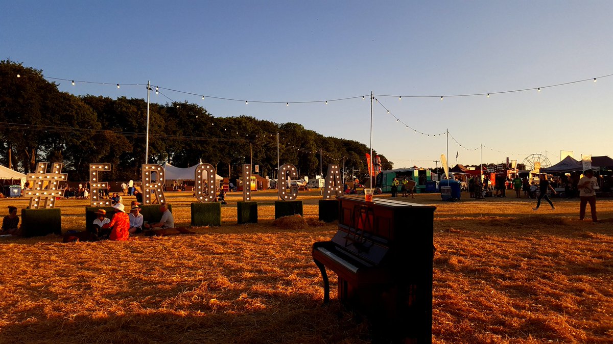 montithief's tweet photo. Sunset, beer, piano & @EroicaBritannia.. perfect evening. #photography #eroicabritannia2017 #peakdistrict #fridengrange #festival #samsungs6 https://t.co/mZE4D2m6sZ