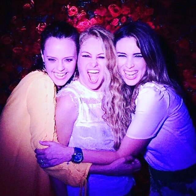 ShailaDurcal's tweet photo. Que rico festejo mi güerita hermosa!!! @paurubio Te queremos❤️ Happy BDay otra vez! 🎂🎶 Que gustazo mi Jacky!! @jackybrv https://t.co/OGmKVMwi35