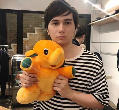 danisrandom's tweet image. Don't do drugs kids