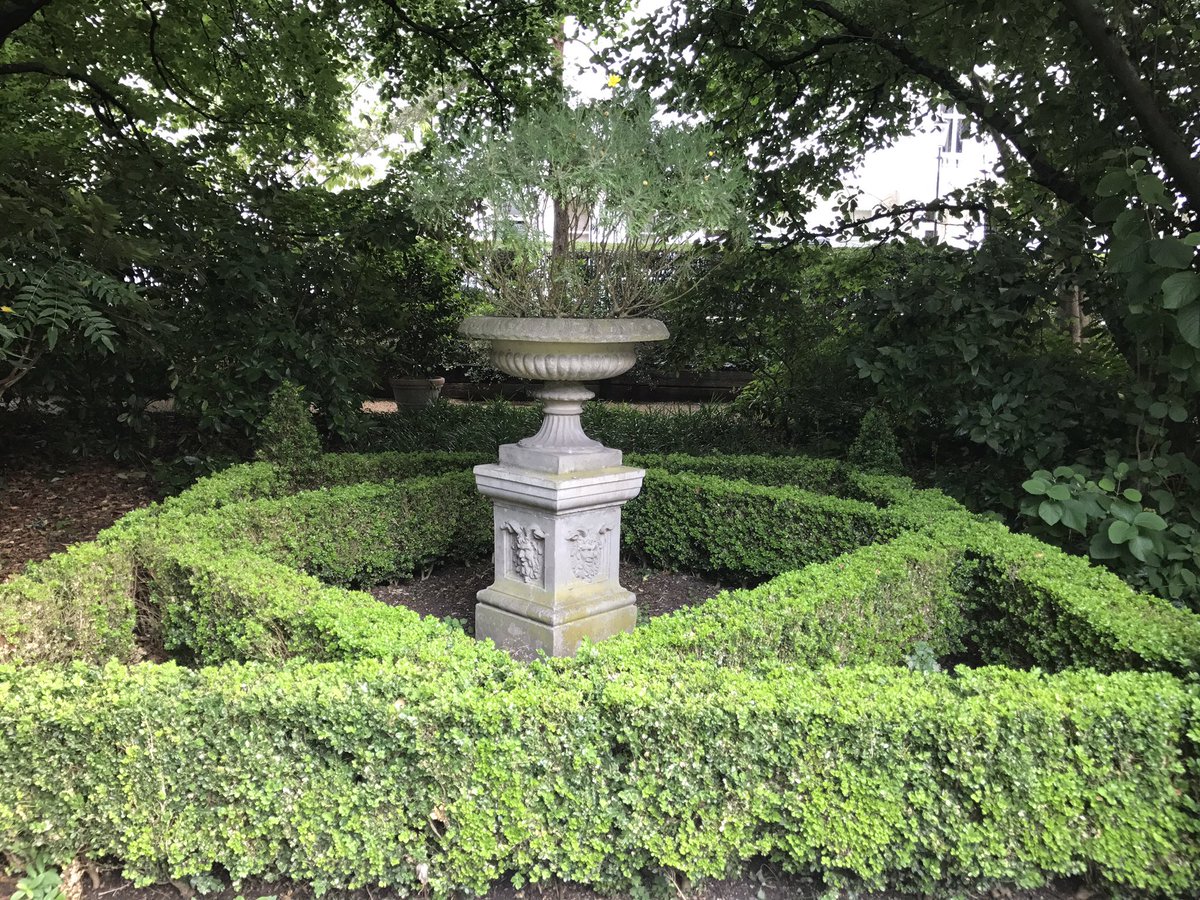 OwensRayna's tweet photo. @OpenSquares thank you to all the organisers and volunteers - fab weekend- superb gardens #OGSW17 #LoveLondon https://t.co/70k2e6ILeC