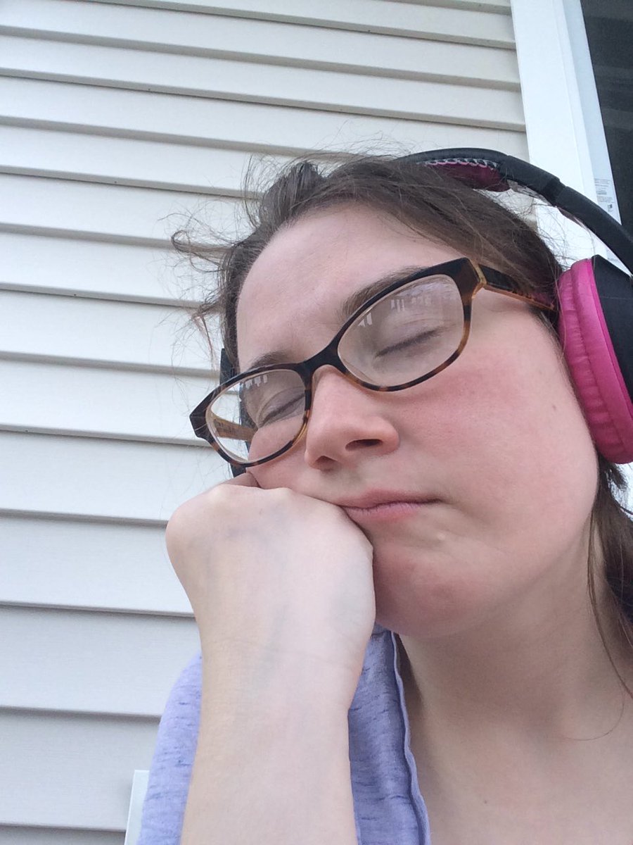 caitspad's tweet image. It's nice out, but windy. Listening to #ScriptnotesPodcast