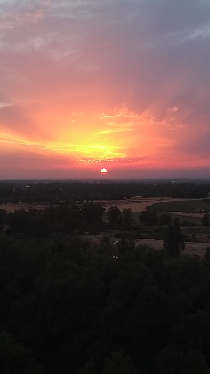 celi20_04's tweet photo. Atardecer en Lobon (Badajoz) @tiempobrasero https://t.co/Kq4mLq6VEF