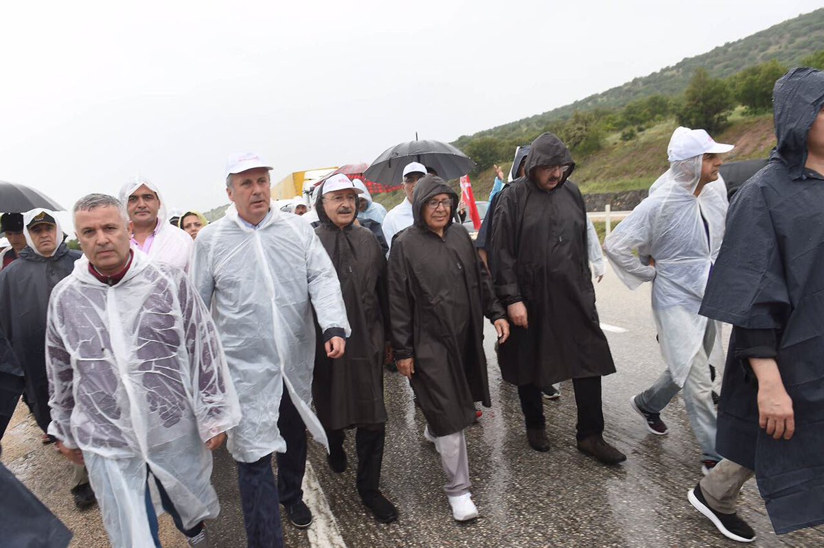 Adalet yürüyüşü lütuf değil haktır! Yargıyı FETÖ'ye teslim eden, şimdi partileştiren, hak arama yolu olmaktan çıkaranlara karşı haktır!