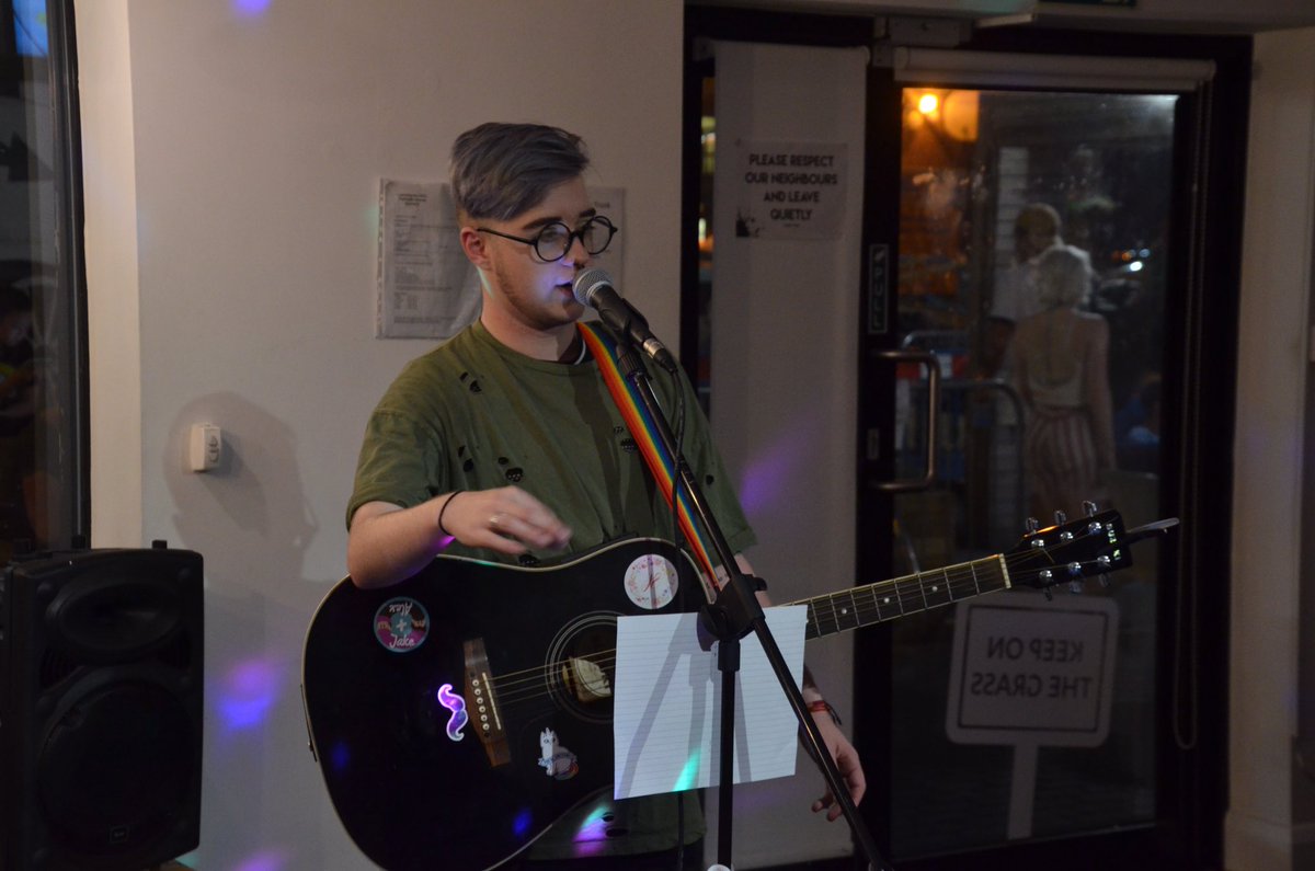 olikisho's tweet photo. Jake doing the singy performer thing (#bestshowfar part 2) https://t.co/W7vlJjbaUD