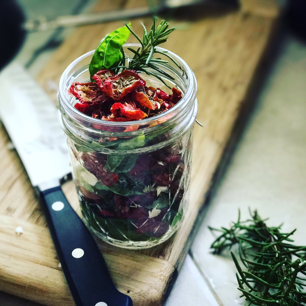 tiffanyharelik's tweet photo. Making food magic from garden magic. #homesweethomestead #homeontherange #gardenmagic https://t.co/w9lmgttOQR