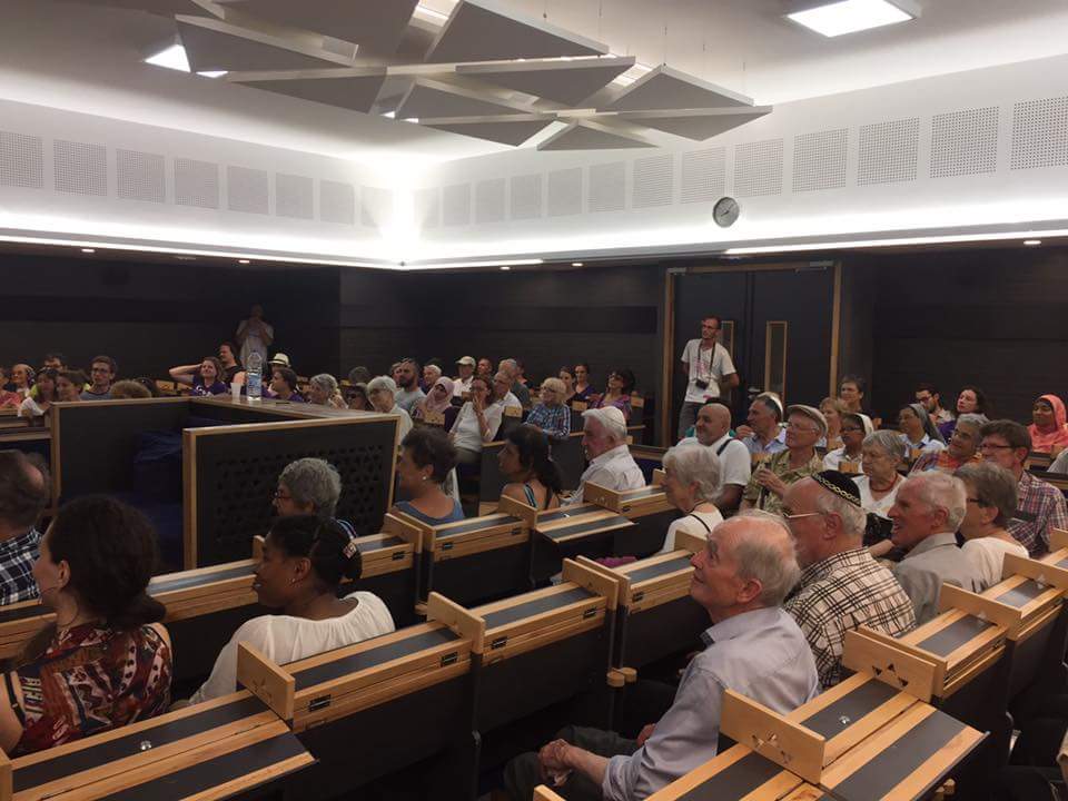 croyants_cite's tweet photo. Étape 3 : à la synagogue Bar Yohaï avec @RabbinSultan qui évoque Chavouot, la pentecôte juive et l'étude ds le judaïsme https://t.co/dKtb0OKJvh