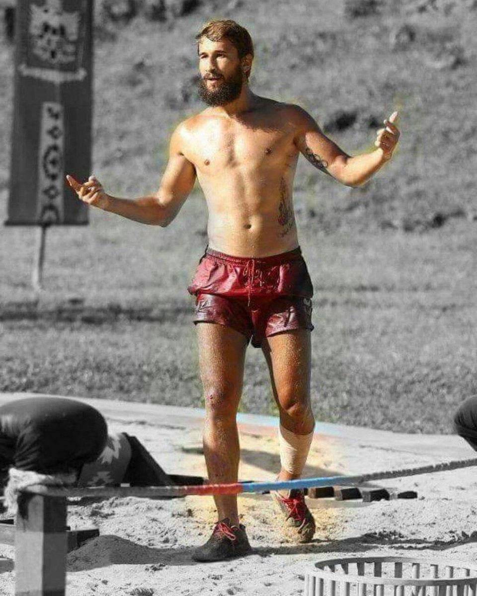 AK_resmifan's tweet photo. adem'i performansı düşük diye acımasızca eleştirinler 2 defa bireysel sembolü kazandı..! tebrik tweetlerinizi bekliyoruz ..! #survivor 🌴⚔️💪🏿 https://t.co/MQKsGJq5fr