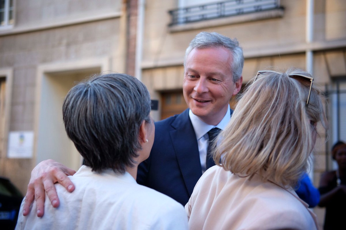 BrunoLeMaire's tweet photo. Sans doute la plus belle de mes campagnes : un grand merci à tous les électeurs de la 1ère circonscription de l'#Eure ! #Législatives2017 https://t.co/hwYBOeSmWu