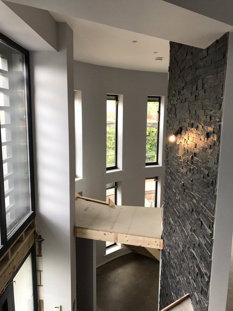 PlastererMark's tweet image. Our clients huge 2 storey rotunda stairwell and gallery is looking stunning with feature wall and painted plaster .