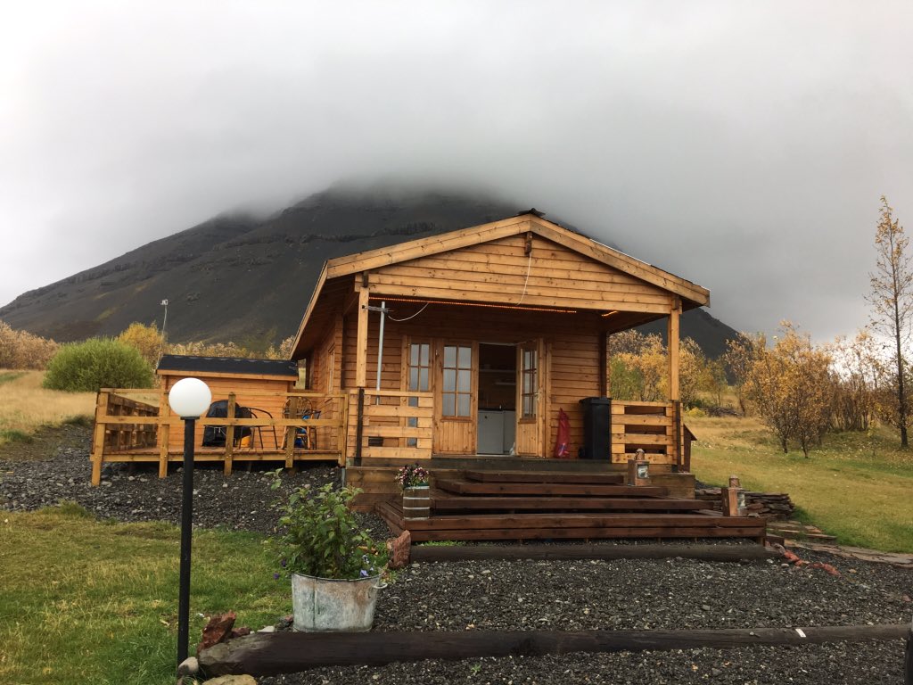 pinsaroundworld's tweet photo. The stunning guesthouse birkifell in #Iceland #Bookingcom #bookingyeah #traveller #mystopover https://t.co/HcRFrOOq91