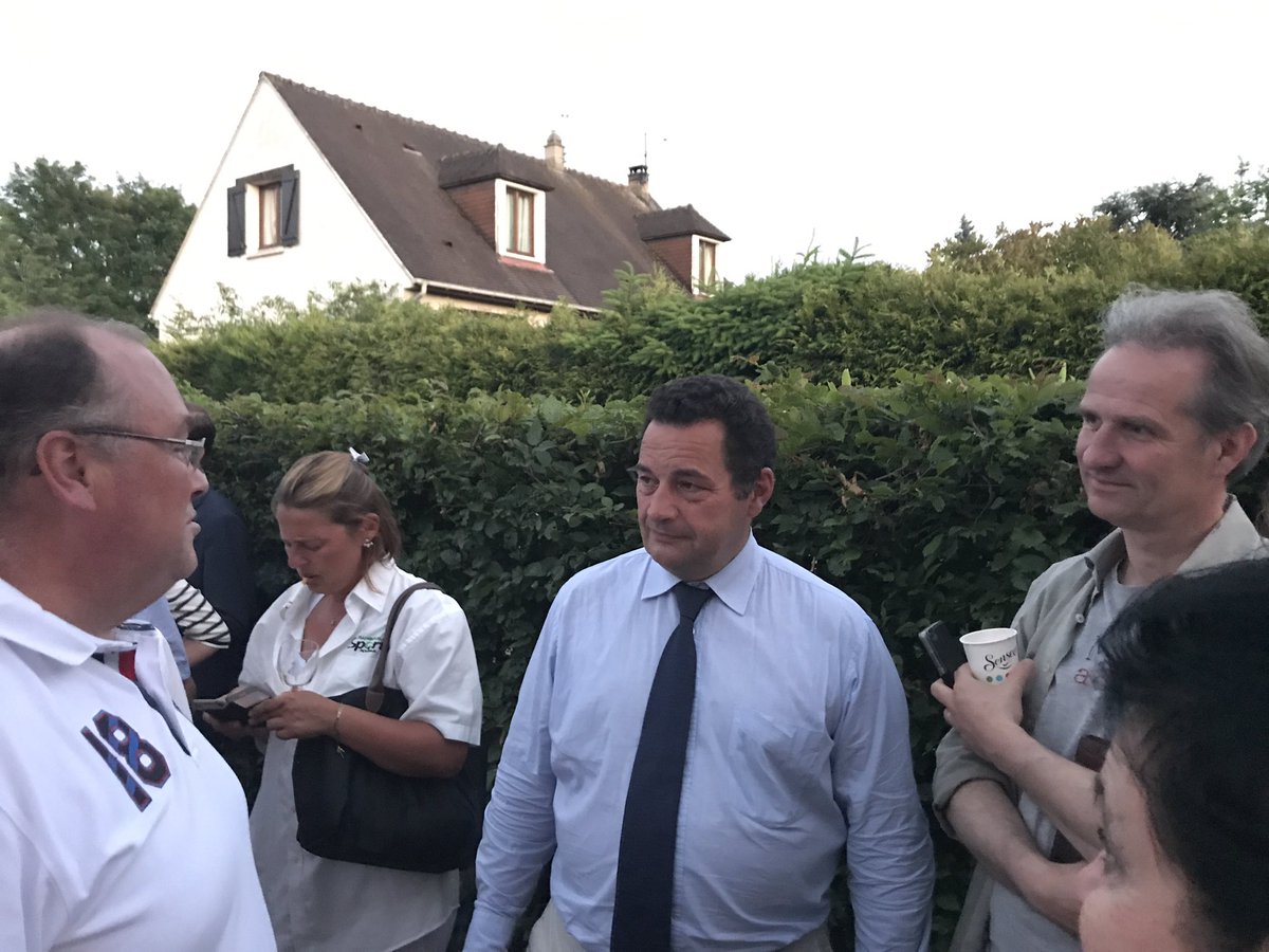 CdeLagarde's tweet photo. Ce soir avec @jfpoisson78 pour le remercier des combats menés.
Le parlement perd un grand député
#legislative2017 #circo5601 https://t.co/ygn1gztZM8