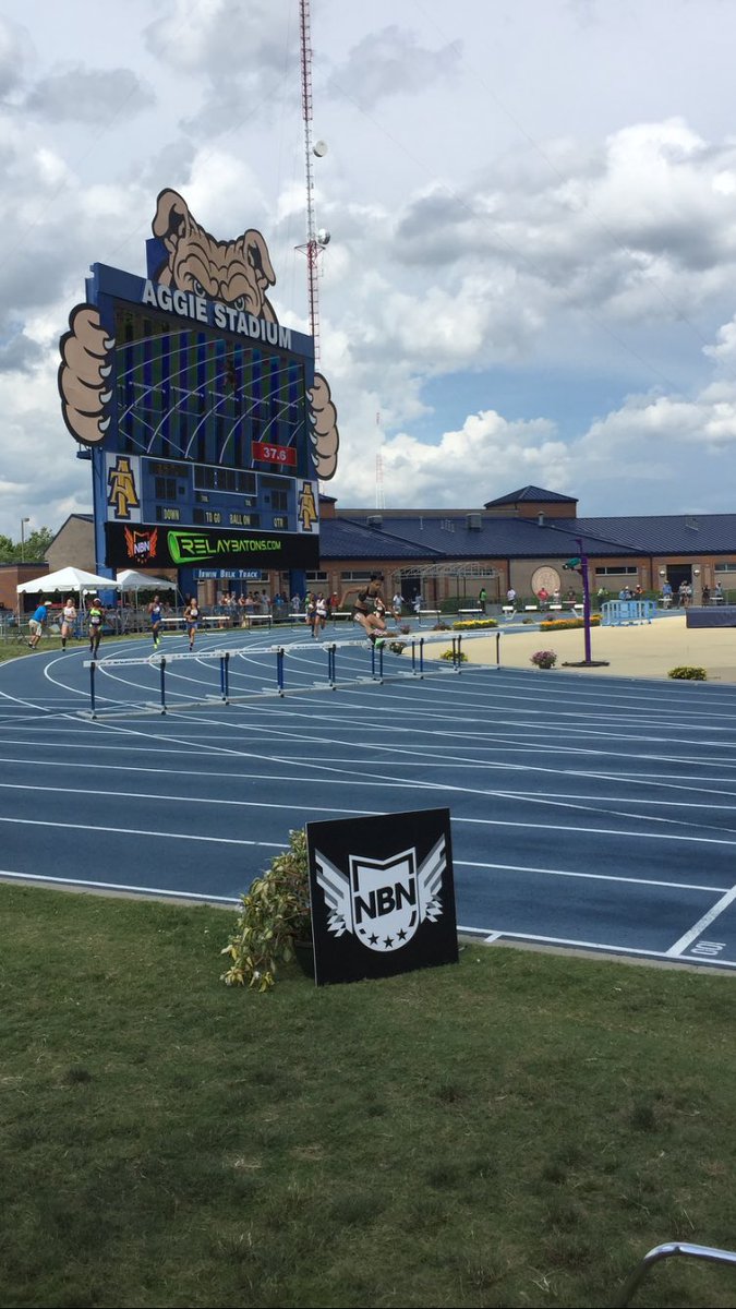 RelayBatons's tweet photo. So...no @GoSydGo is not holding 1 of our batons BUT our #RelayBatons logo IS in the background. So there's that. @TweetingTrack #NBNationals https://t.co/PDOBO9T5Nl