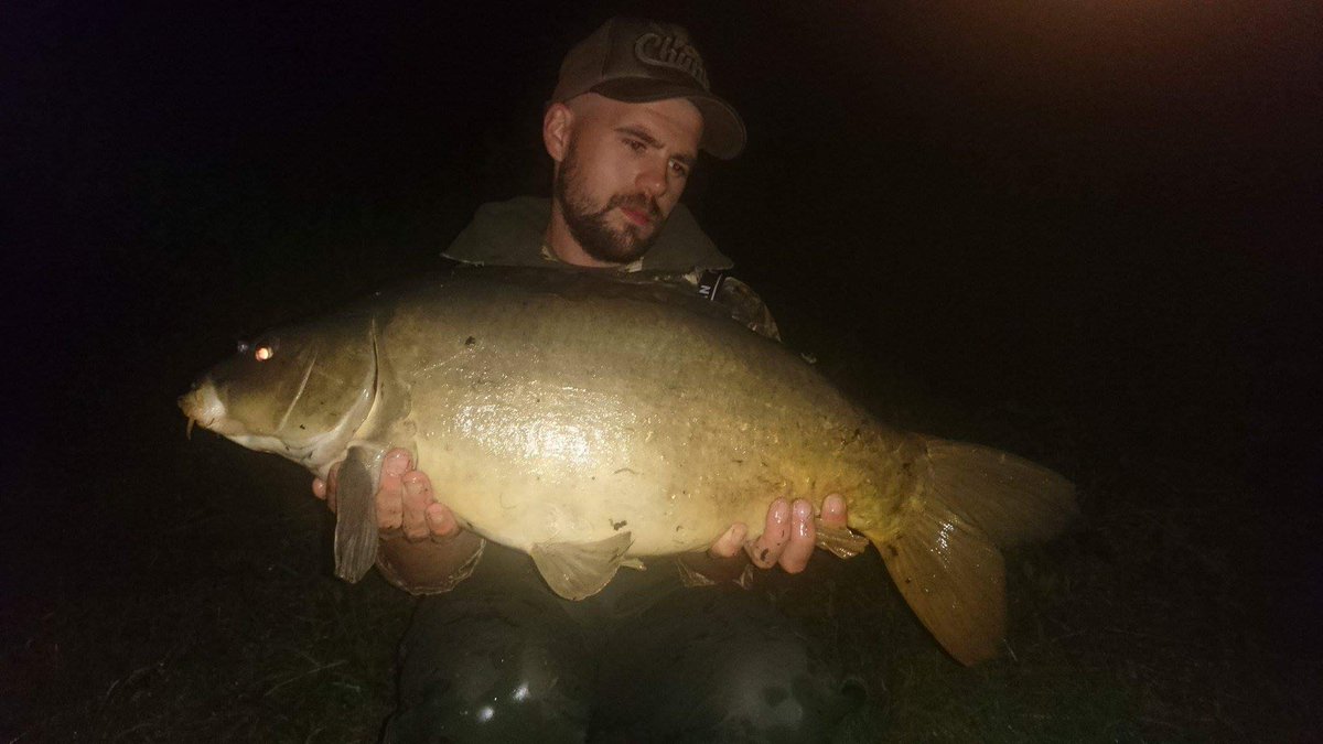 craigcarpman92's tweet photo. A productive session on the new water produced these 2 mirrors ! Fox chunk hat was a must with the sun beaming down on me all day @FoxInt https://t.co/lPbQtgvleu