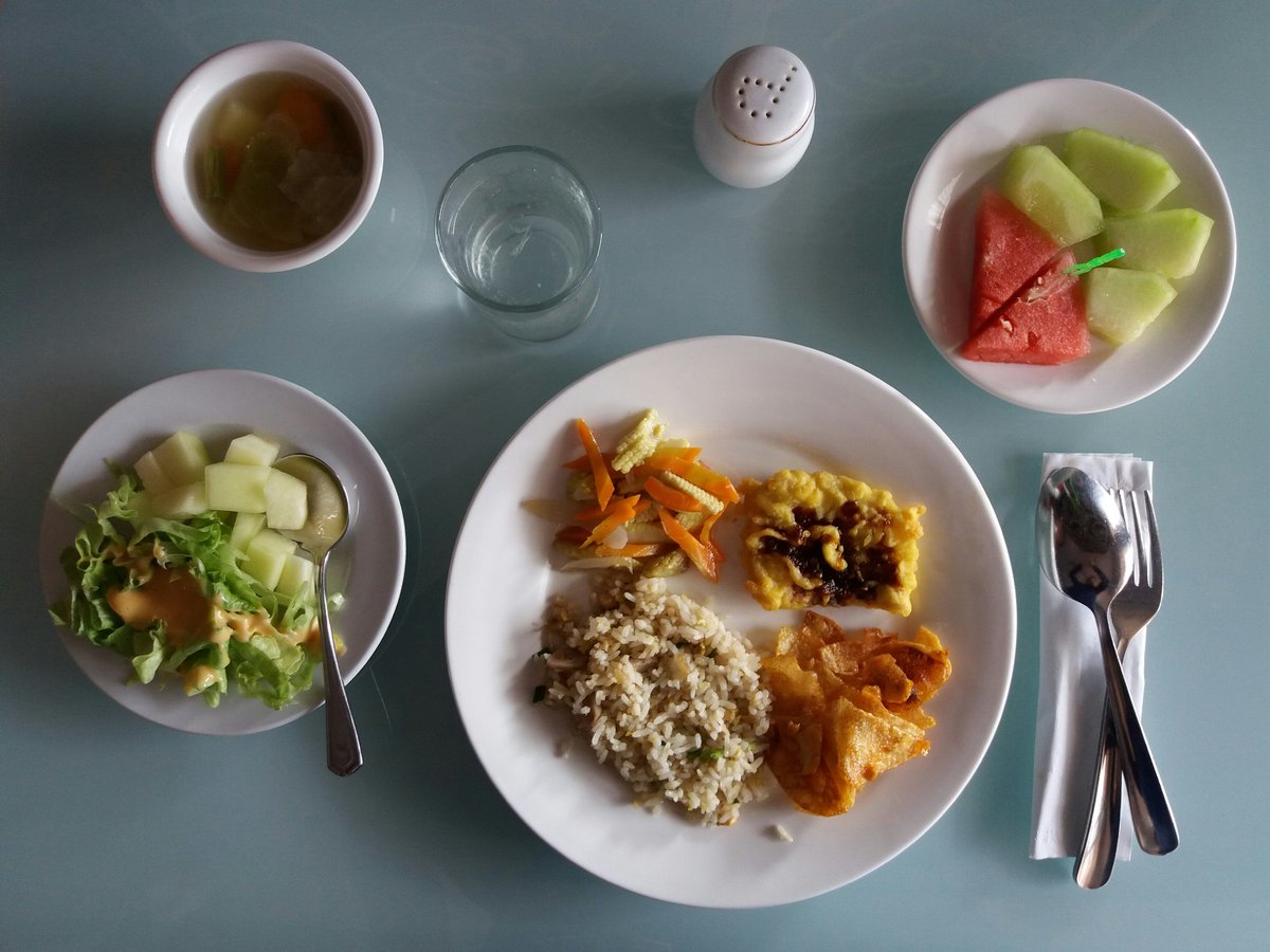 ranselperi's tweet image. Sarapannya sih standar hotel bintang 3. Yang bikin aku nambah, tempe goreng dan sambel goreng kentangnya !! #malangcitizen #emak2blogger