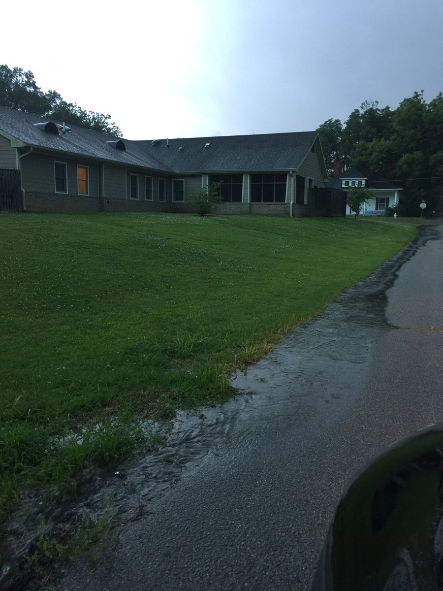 WestTNLife's tweet photo. Dark as night @WBBJ7News   Trenton streets are flooded.  Traffic lights out. People stranded at gas stations and restaurants. No power. https://t.co/hRy5hIzA5m