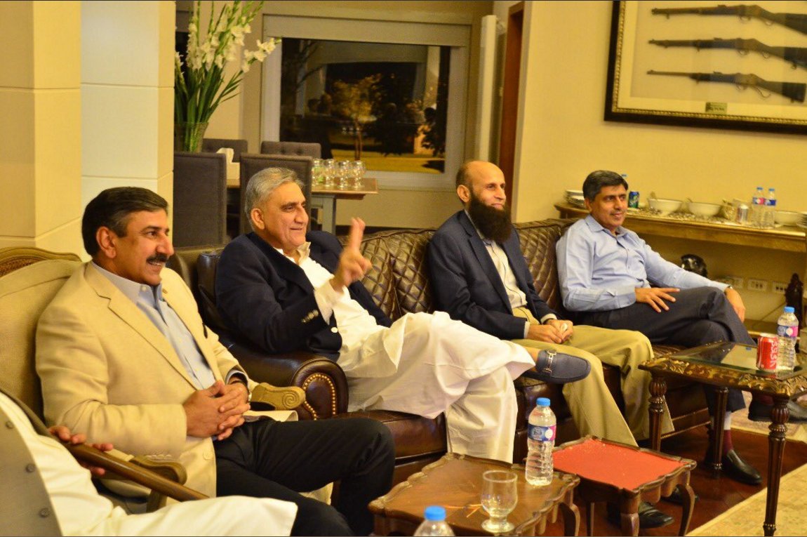MIrfanQamar's tweet photo. COAS Bajwa was watching the #CT2017Finals #PAKvIND https://t.co/vlk9wXzl6B