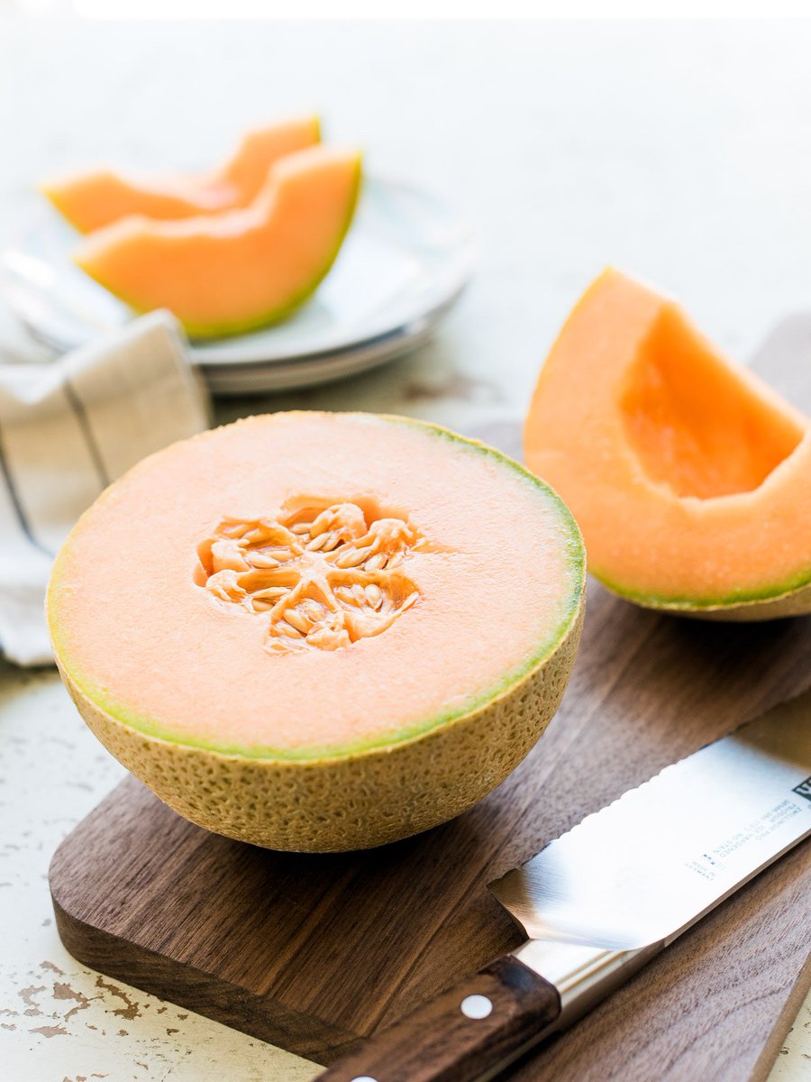 kitchconfidante's tweet photo. How to Pick a Perfect Cantaloupe: One Quick Tip // #onequicktip https://t.co/FMwokVJrnK https://t.co/qQD81xUn2K