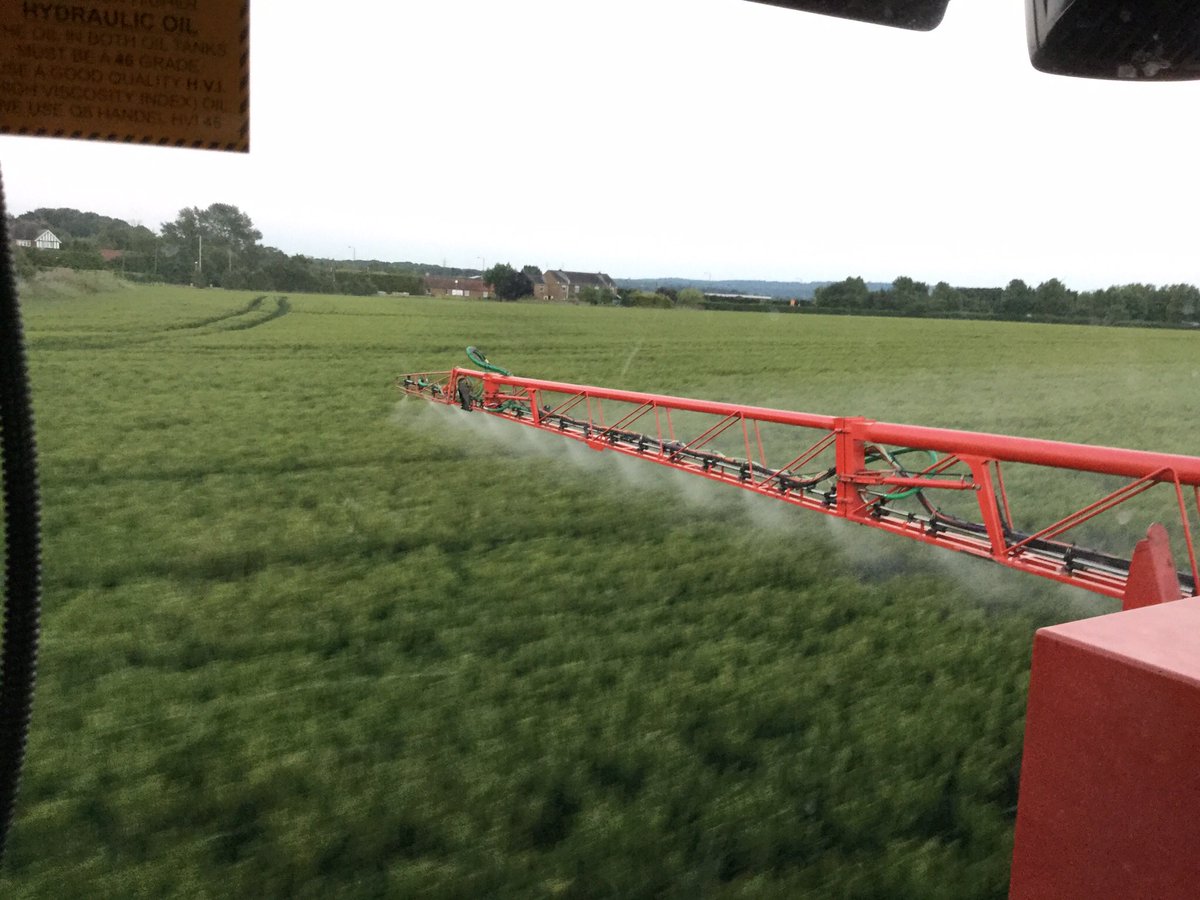 ChilderditchFms's tweet photo. On the @Batemansprayers tonight starting the @BfSfertilisers #profol applications with bowser support #logistics https://t.co/pcmpznNgTK