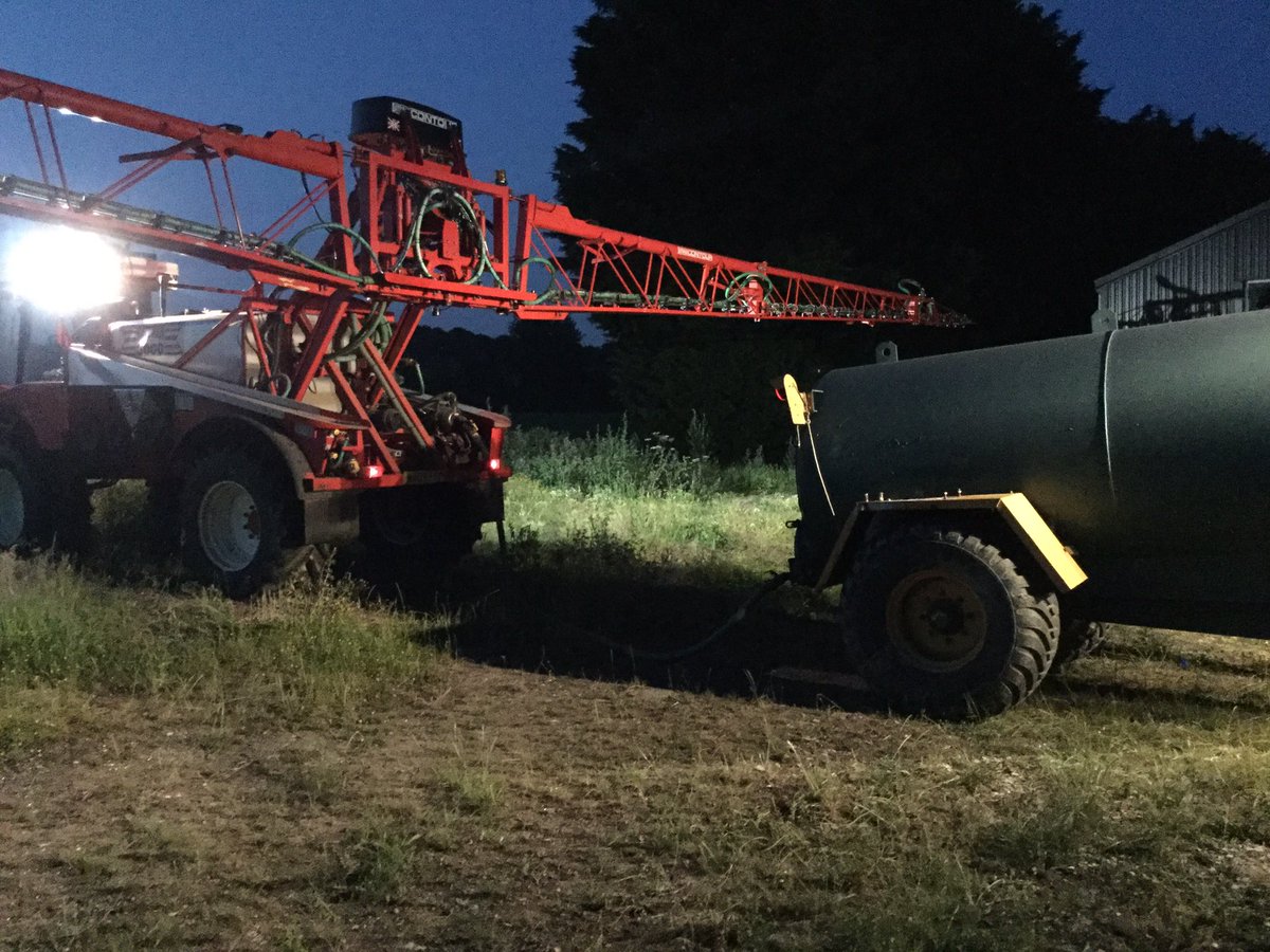 ChilderditchFms's tweet photo. On the @Batemansprayers tonight starting the @BfSfertilisers #profol applications with bowser support #logistics https://t.co/pcmpznNgTK